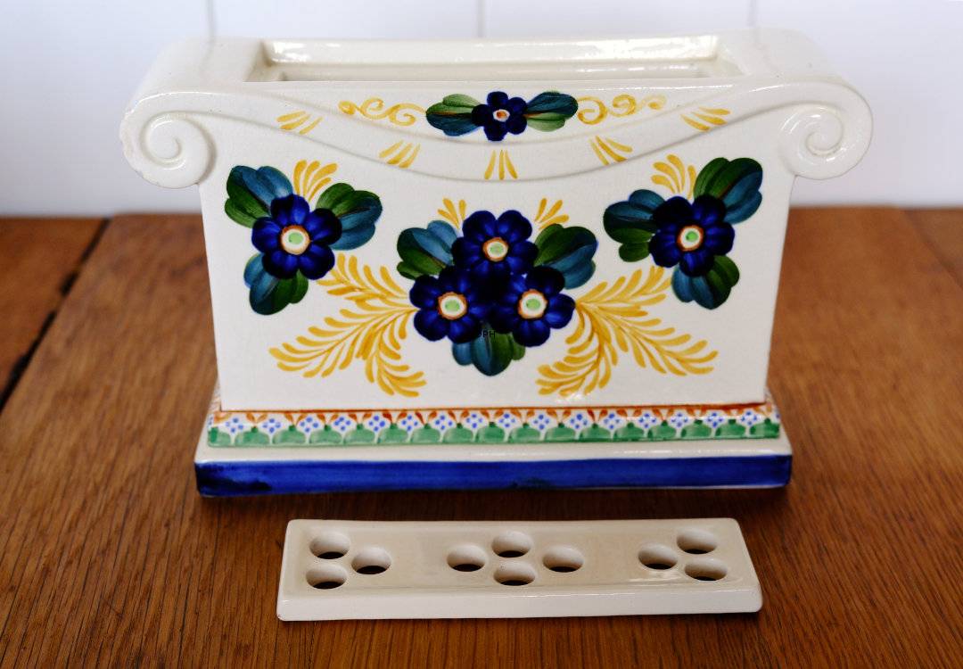 Aluminia jardiniere med rist nr. 625-472 (M. fejl)