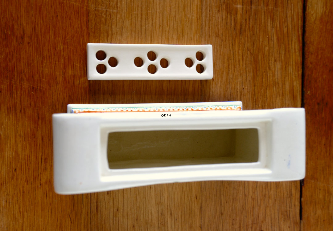 Aluminia jardiniere med rist nr. 625-472 (M. fejl)