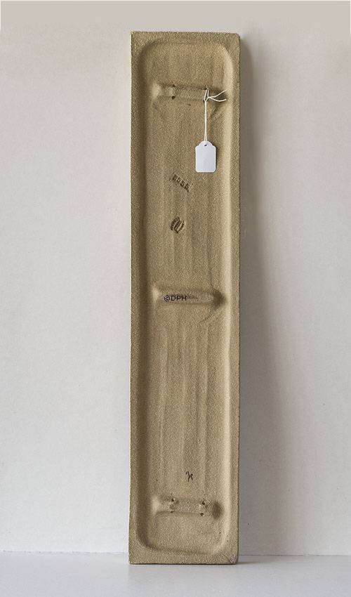 Relief med hvide blomster på blå baggrund, Søholm stentøj