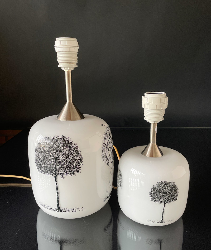 Holmegaard 4-årstider lampe, opal hvid med sort træ, Medium (uden skærm) - Udgået af produktion