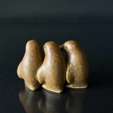 Tre pingviner, keramik figur af KNUD BASSE 11 x 7 CM