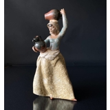 Lladro figur, ung kvinde med vandkrukker "vandbærer" 33 cm