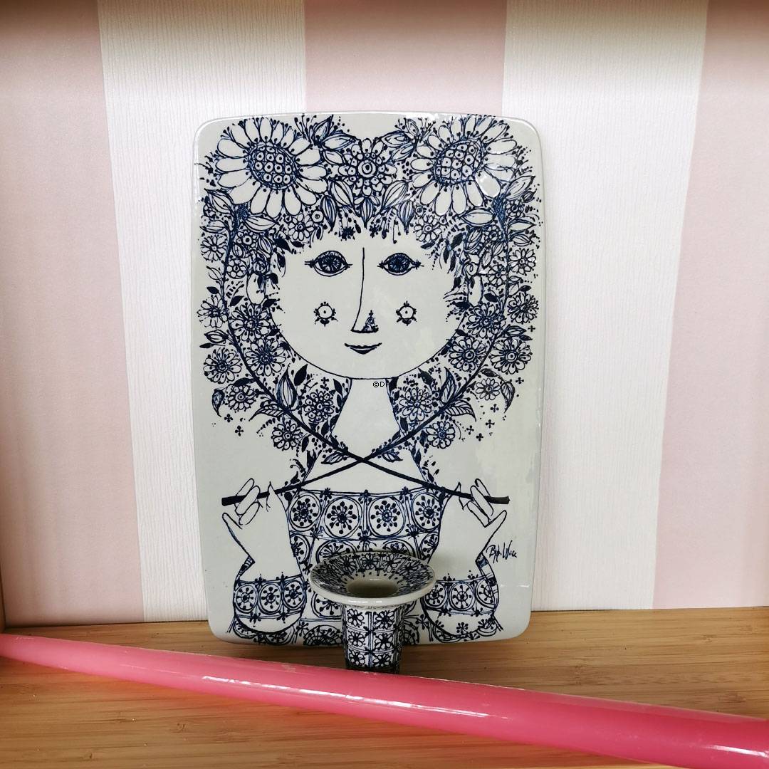 Bjørn Wiinblad vægstage, Nymølle nr. 3118-700