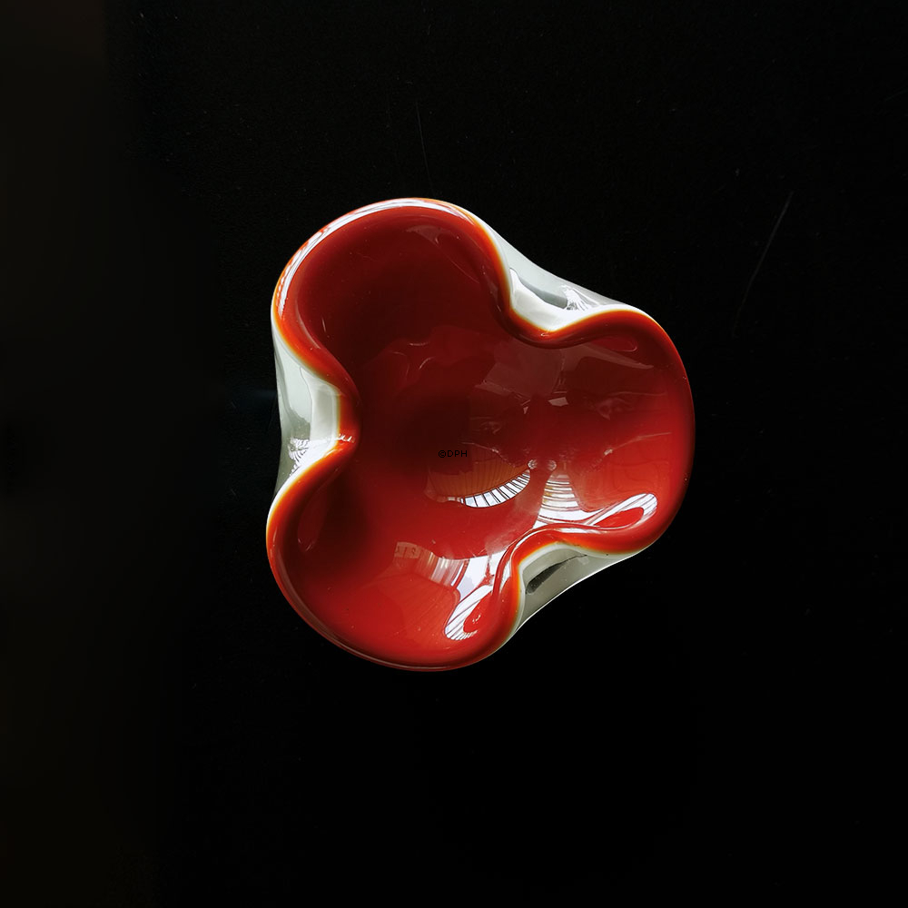 Glas skål, rød, asymetrisk kant