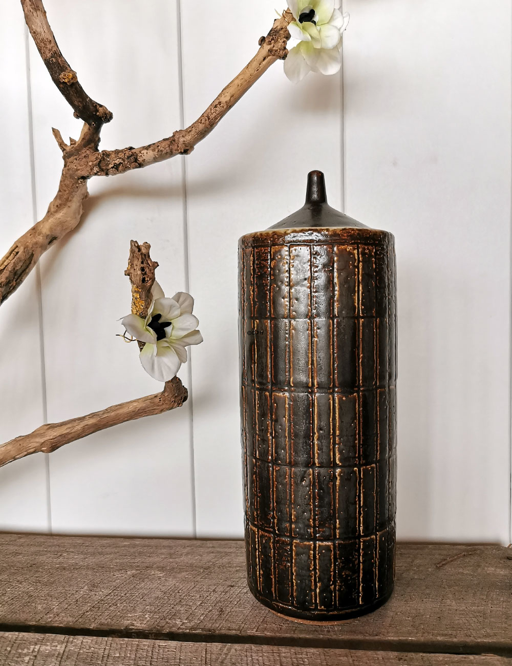 Palshus stentøjskrukke med låg, nr. 211 højde 26 cm.