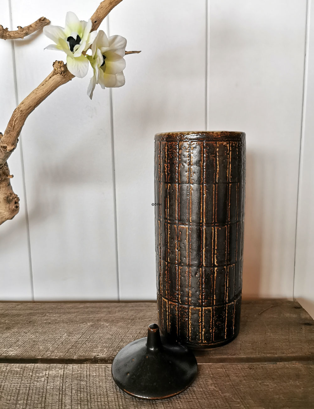 Palshus stentøjskrukke med låg, nr. 211 højde 26 cm.