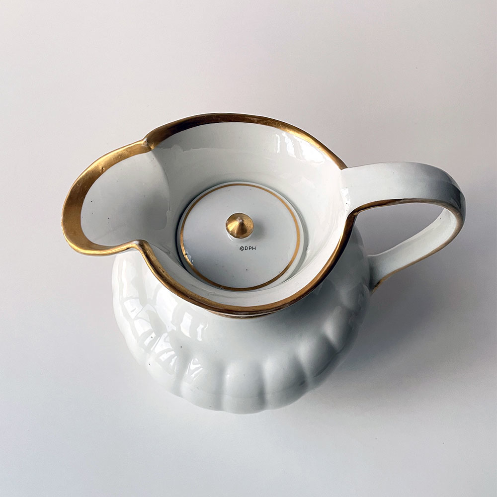Meget sjælden Chokolade eller punch kande med låg, Royal Copenhagende, Hvid med guld (fra før 1894)
