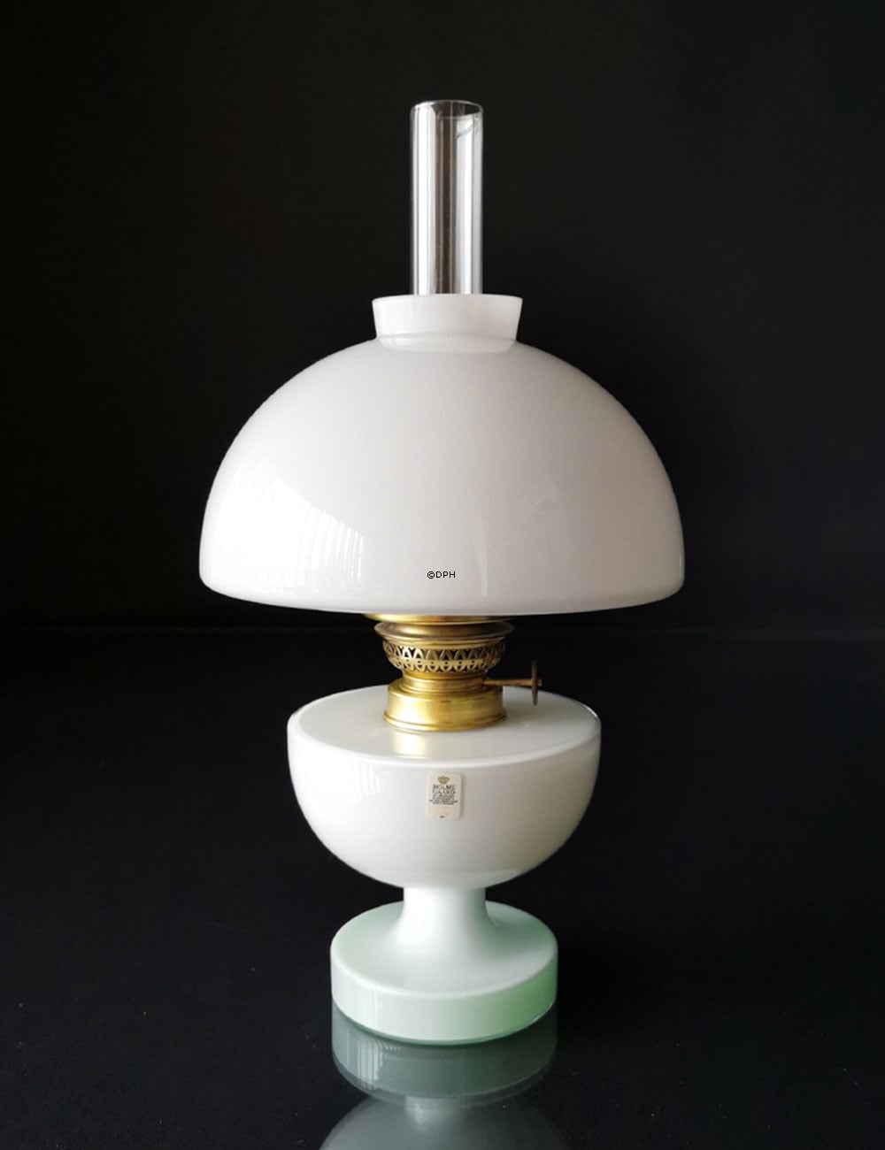 Hvid Victoria petroleumslampe Holmegaard Michael Bang højde 39 cm