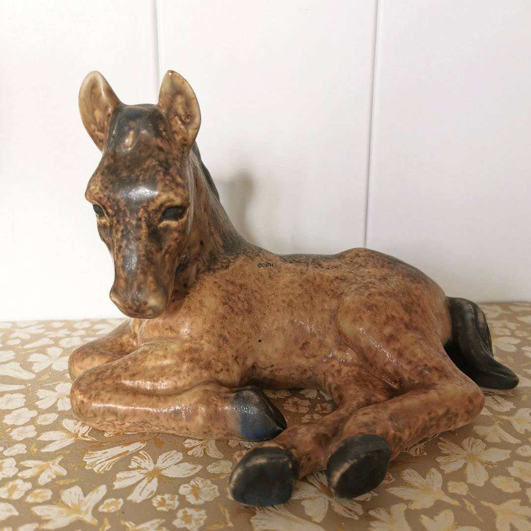 Fol (Hest) liggende, Keramik