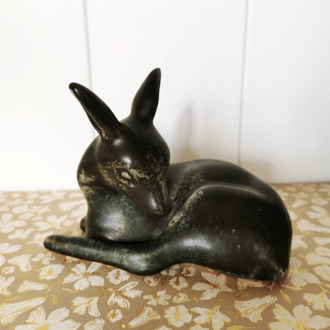 Johgus Keramik liggende hjort (dådyr) Nr. 565