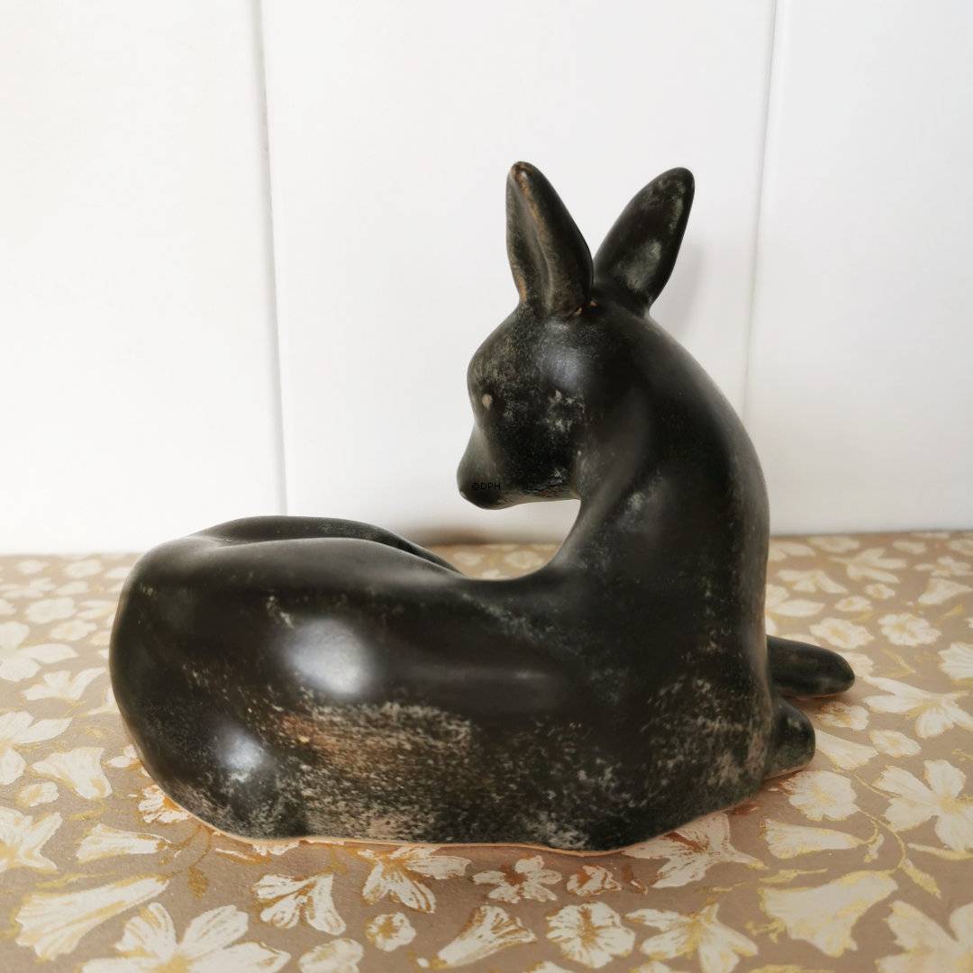 Johgus Keramik liggende hjort (dådyr) Nr. 565