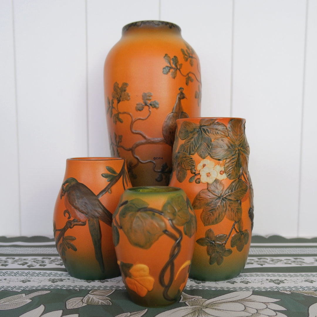 Ipsen Vase med brombær blade, blomster og frugter nr. 794 VII