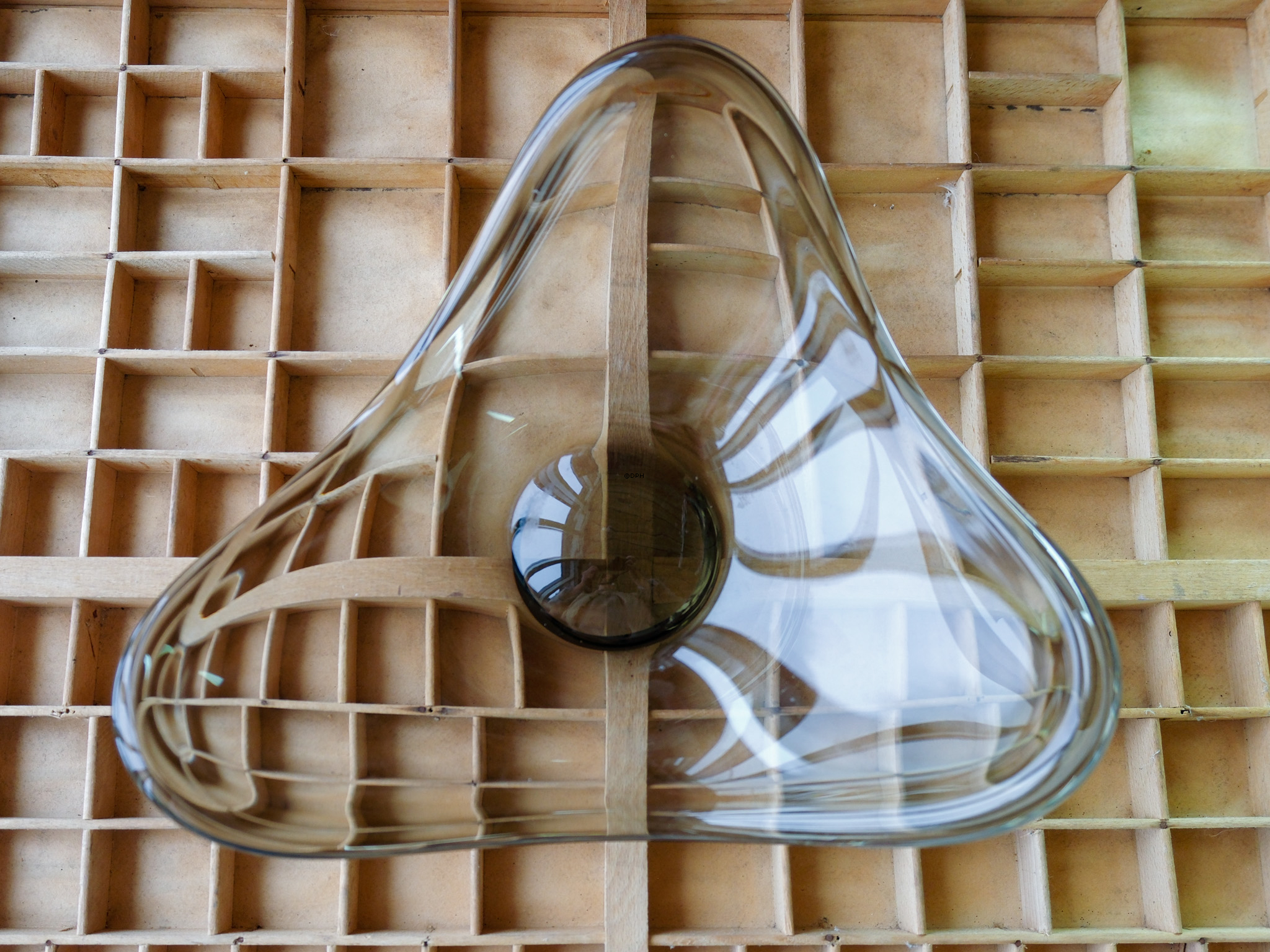 Holmegaard Selandia fad, smoke Ø32cm