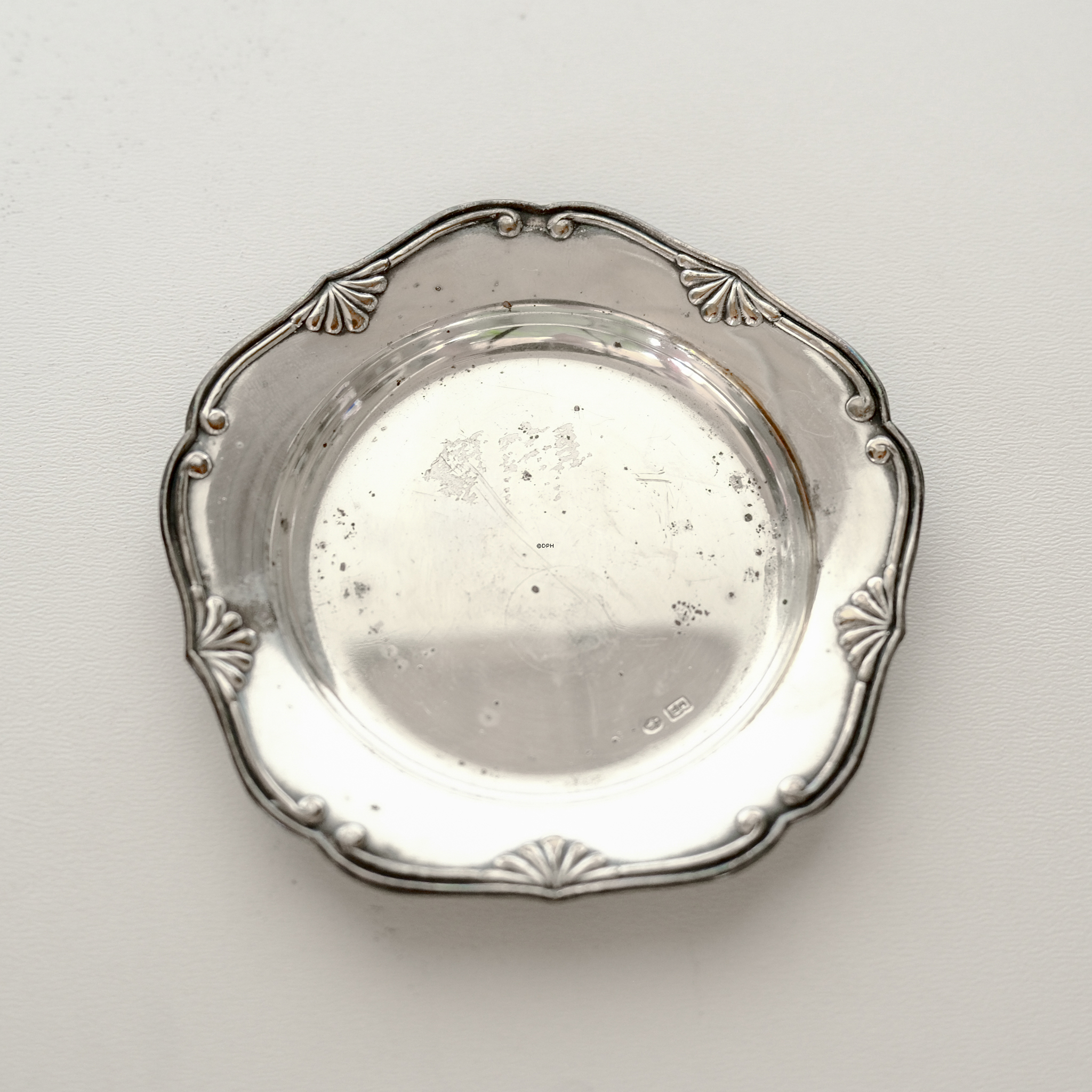Glasbakke 8 cm i rokokostil med sølvfinish