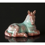 Fohlen (Pferd) stehend, Keramik Rot / Türkis