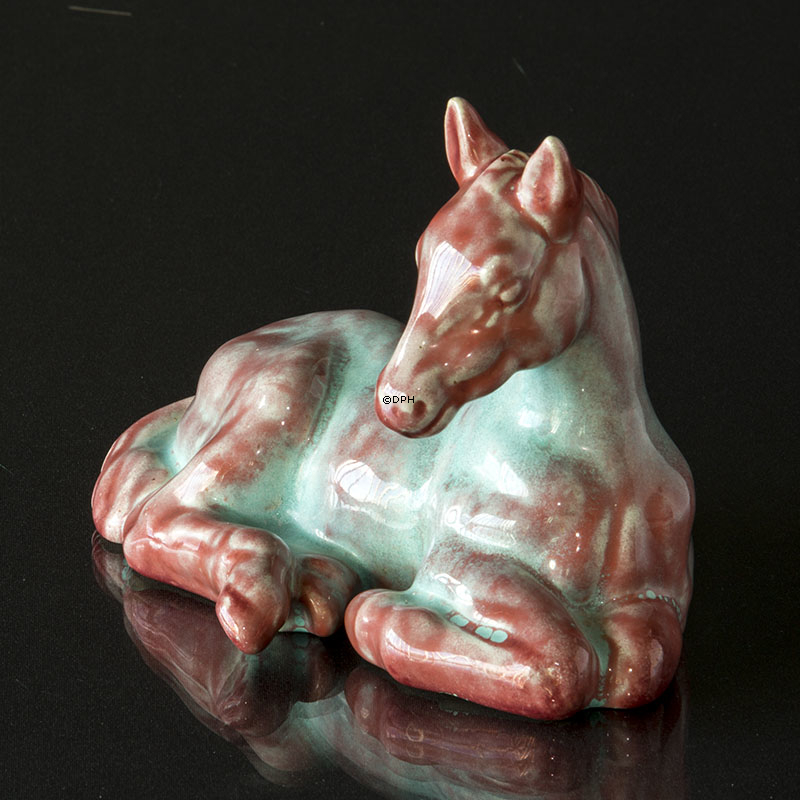 Føl (Hest) liggende, Keramik Rød/Tyrkis