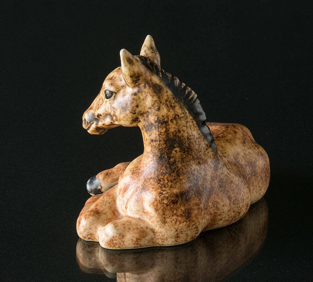 Føl (Hest) liggende, Keramik