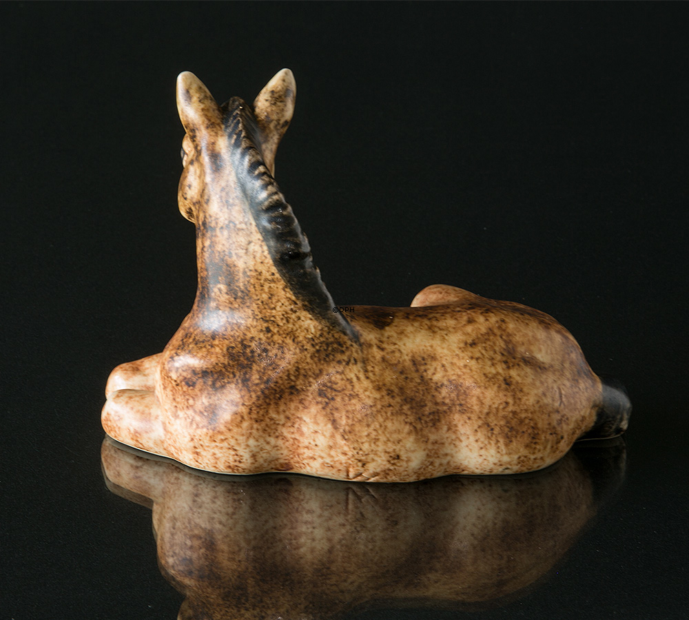 Føl (Hest) liggende, Keramik