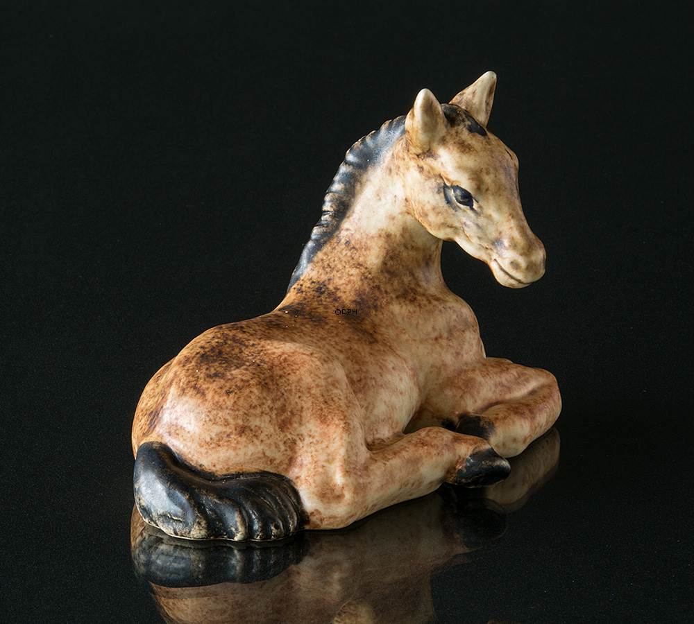 Føl (Hest) liggende, Keramik