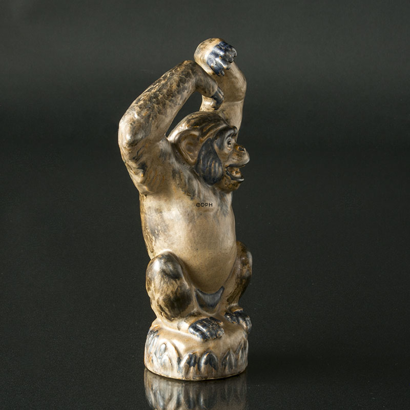 Arne Ingdam Keramik abe med løftede arme