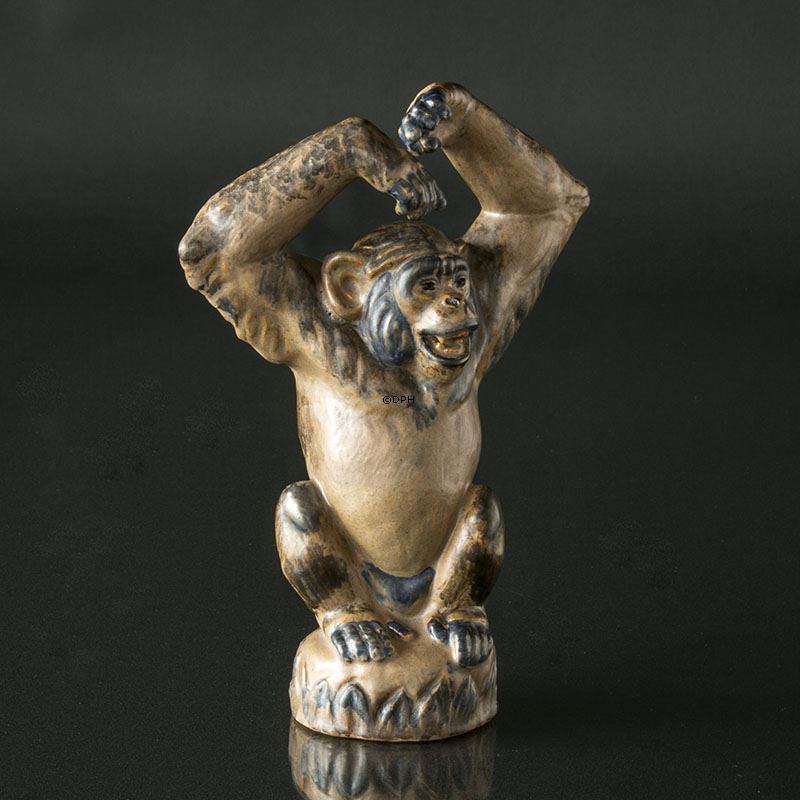 Arne Ingdam Keramik abe med løftede arme