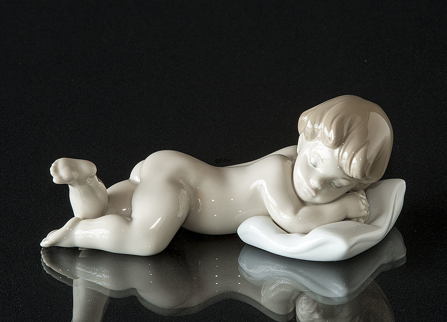 Lladro figur af liggende baby "Sovetid"