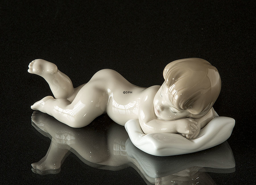 Lladro figur af liggende baby "Sovetid"