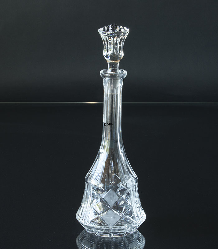 Høj karaffel i glas med slibninger