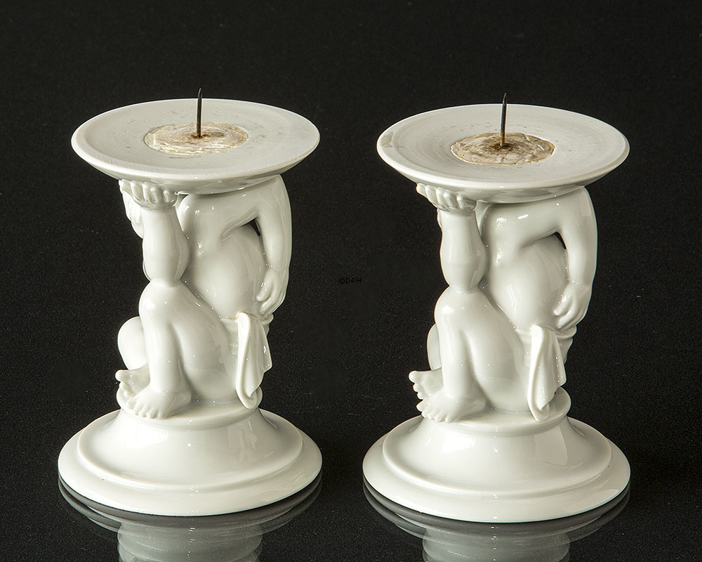 Royal Copenhagen Lysestager, Blanc de Chine, Drenge med klæde, sæt af 2 stk.