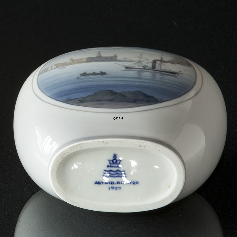 UNICA Oval Royal Copenhagen vase, Signeret Astrid Richter 1937, Privat. Insk. 20.4. 1937 samt monogram. Marinemotiv