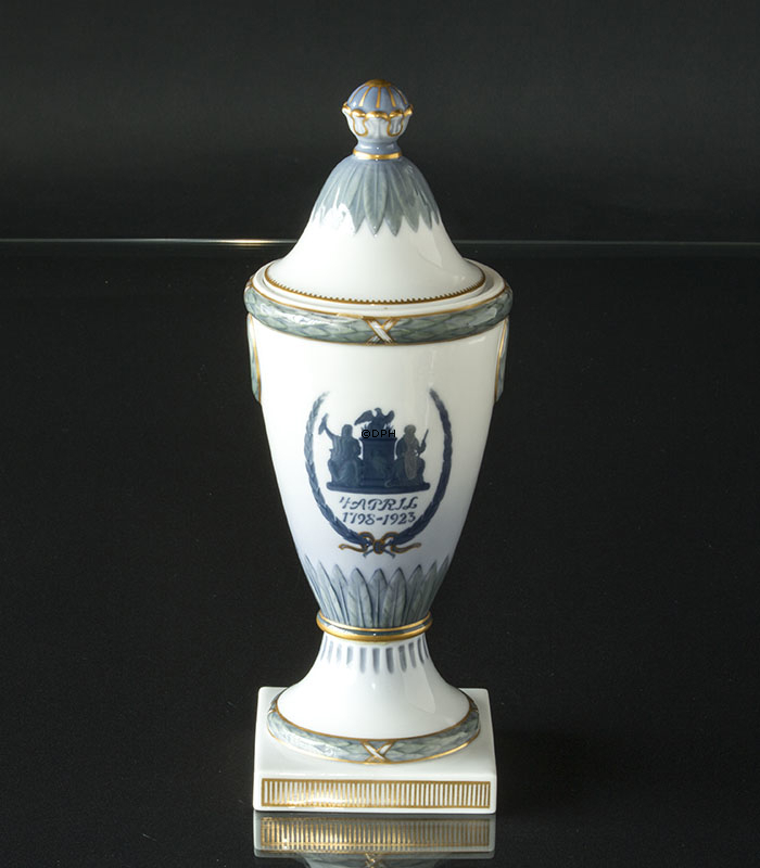 Prydpokal/ Lågvase med semi overglasur dekoration, Royal Copenhagen, Inskription: 4. april 1798-1923