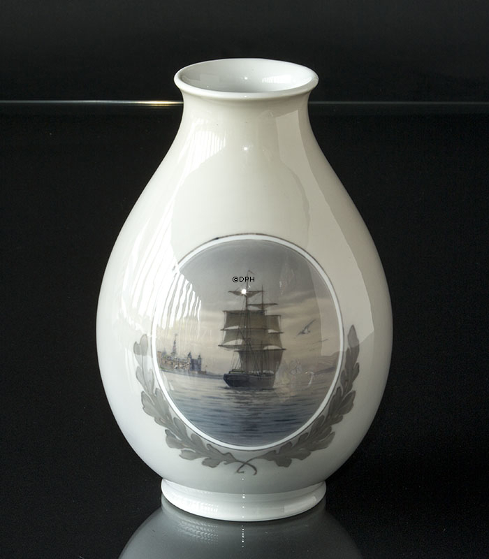 Vase med Sejlskibe, Royal Copenhagen nr. 2308 UNICA Signeret Privat ON or NO