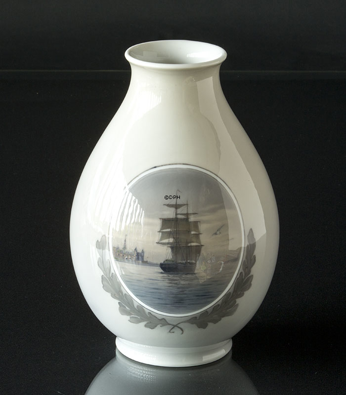 Vase med Sejlskibe, Royal Copenhagen nr. 2308 UNICA Signeret Privat ON or NO