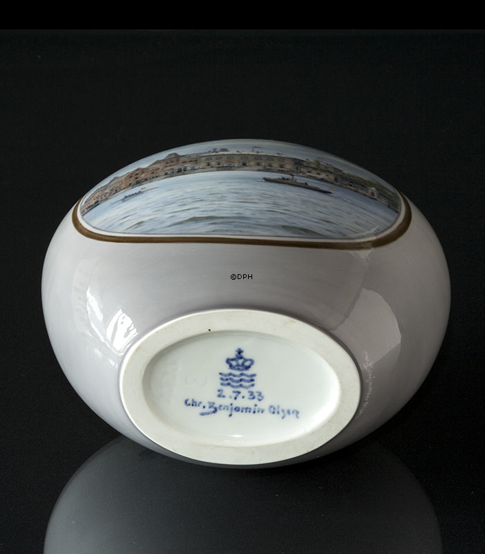 Oval vase med skibsmotiv, Royal Copenhagen UNICA Signeret: Chr. Benjamin Olsen 2.7. 1933