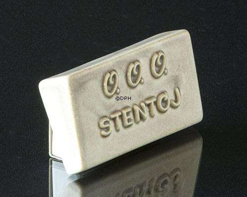 Olaf Overgaard Ovesen OOO stentøj skilt