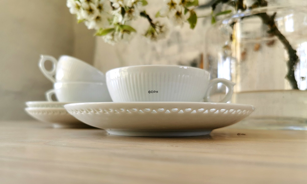 Hvid underkop / tallerken med skelmønster som Mågestel (Hvid Elegance) Ø 17,5 cm nr. 481.5, Bing & Grøndahl