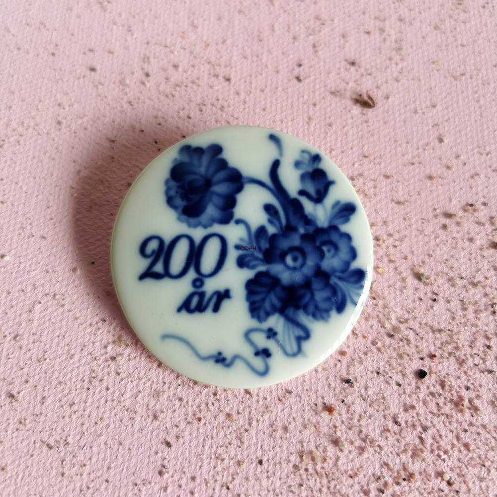 Royal Copenhagen Broche i porclæn Blå Blomst dekoration, 200 år
