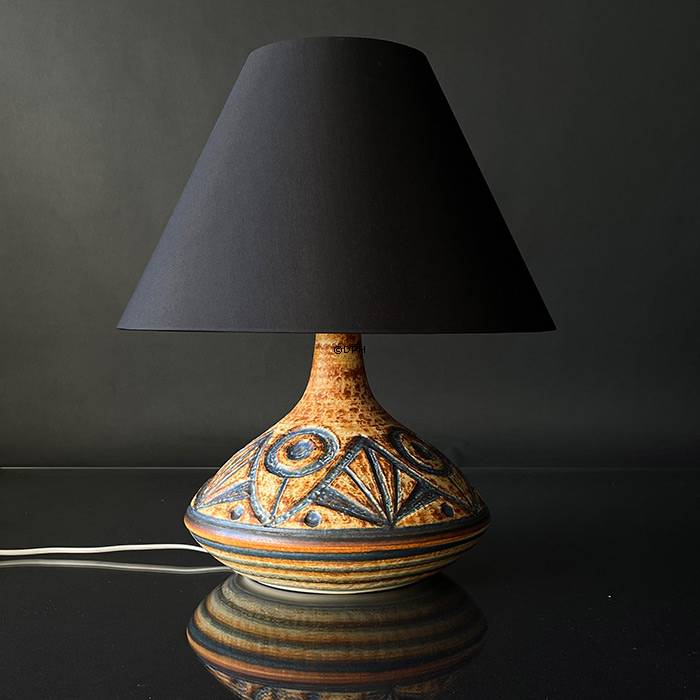 Rund lampeskærm høj model 23 cm i højden, sort chintz stof