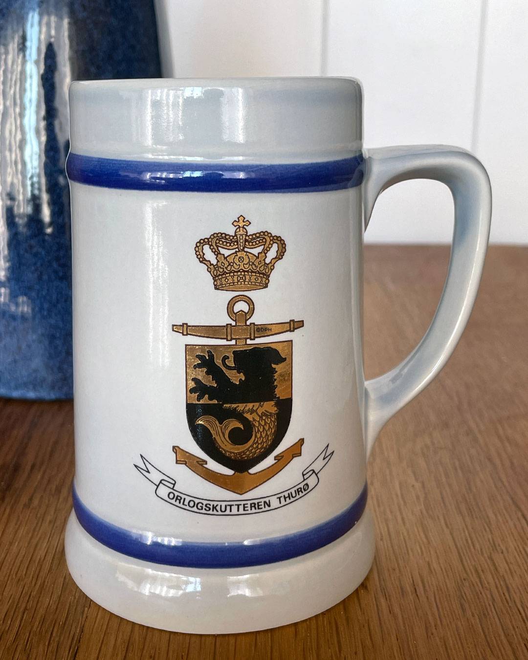 Søholm Krus med "Orlogskutteren Thurø", lille afslag på bagsiden