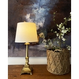 Antik bordlampe med firkantet messing fod