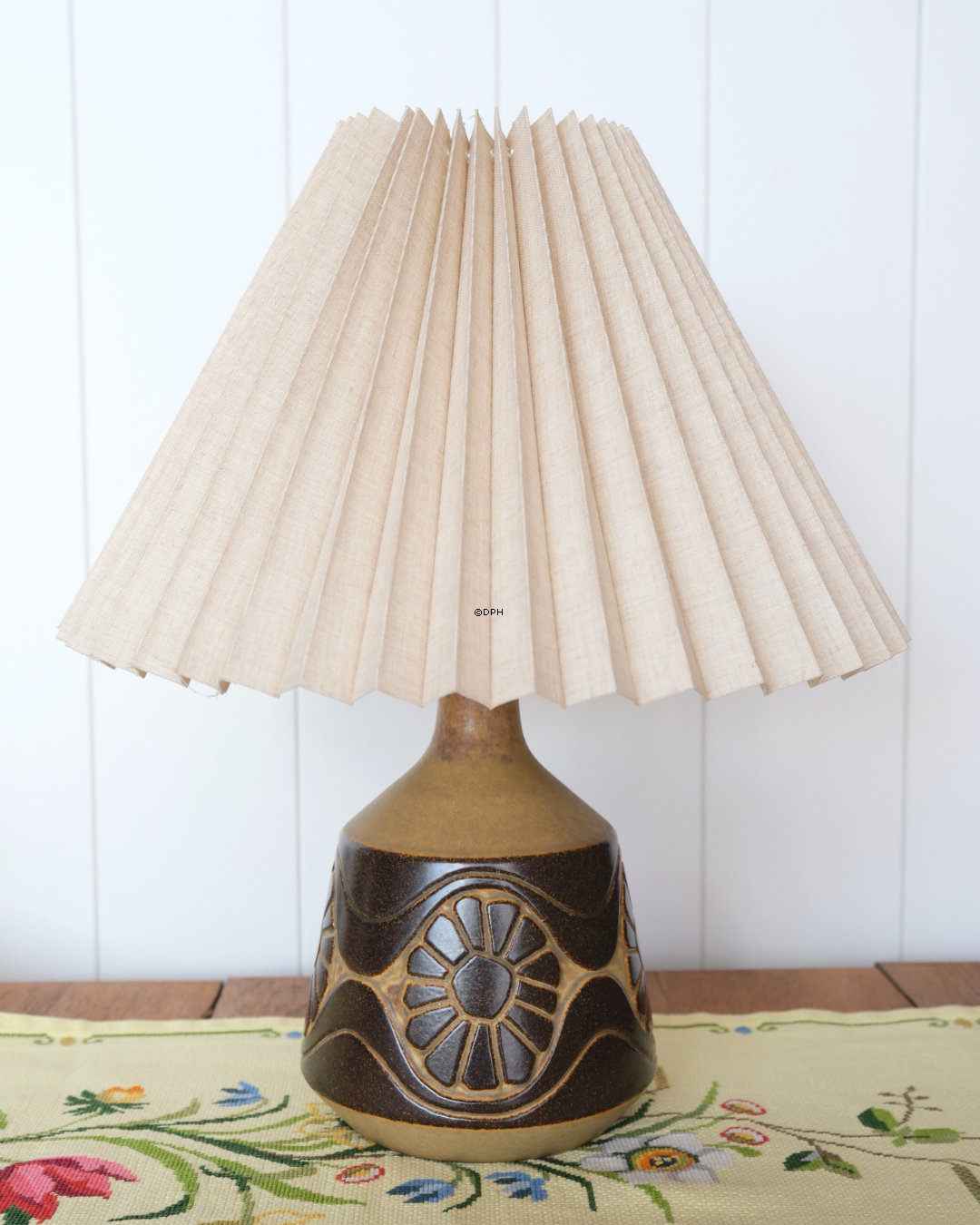 Micheal Andersen bordlampe nr. 6400, inklusiv lampeskærm og skærmstativ (brugt)