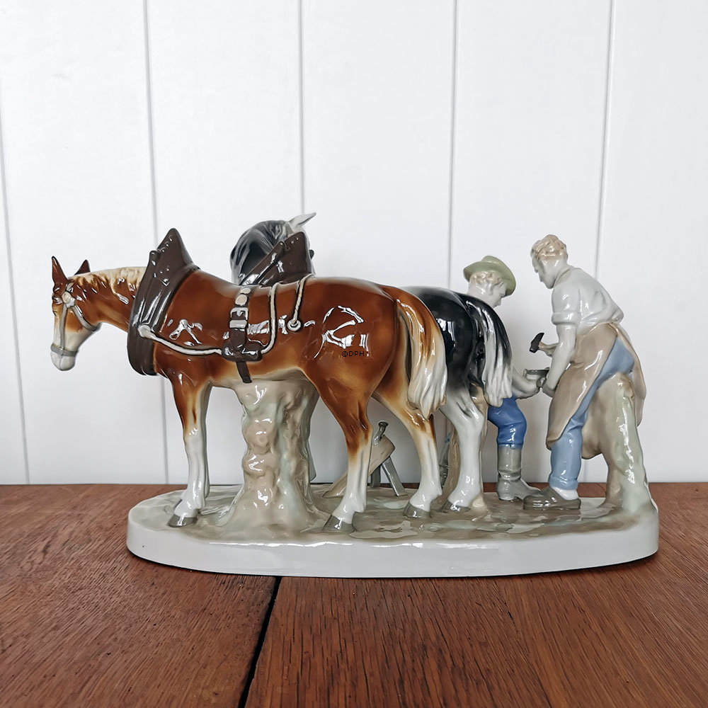 Gräfenthal Thüringen figur af beslagsmed, som skoer pløjende hest