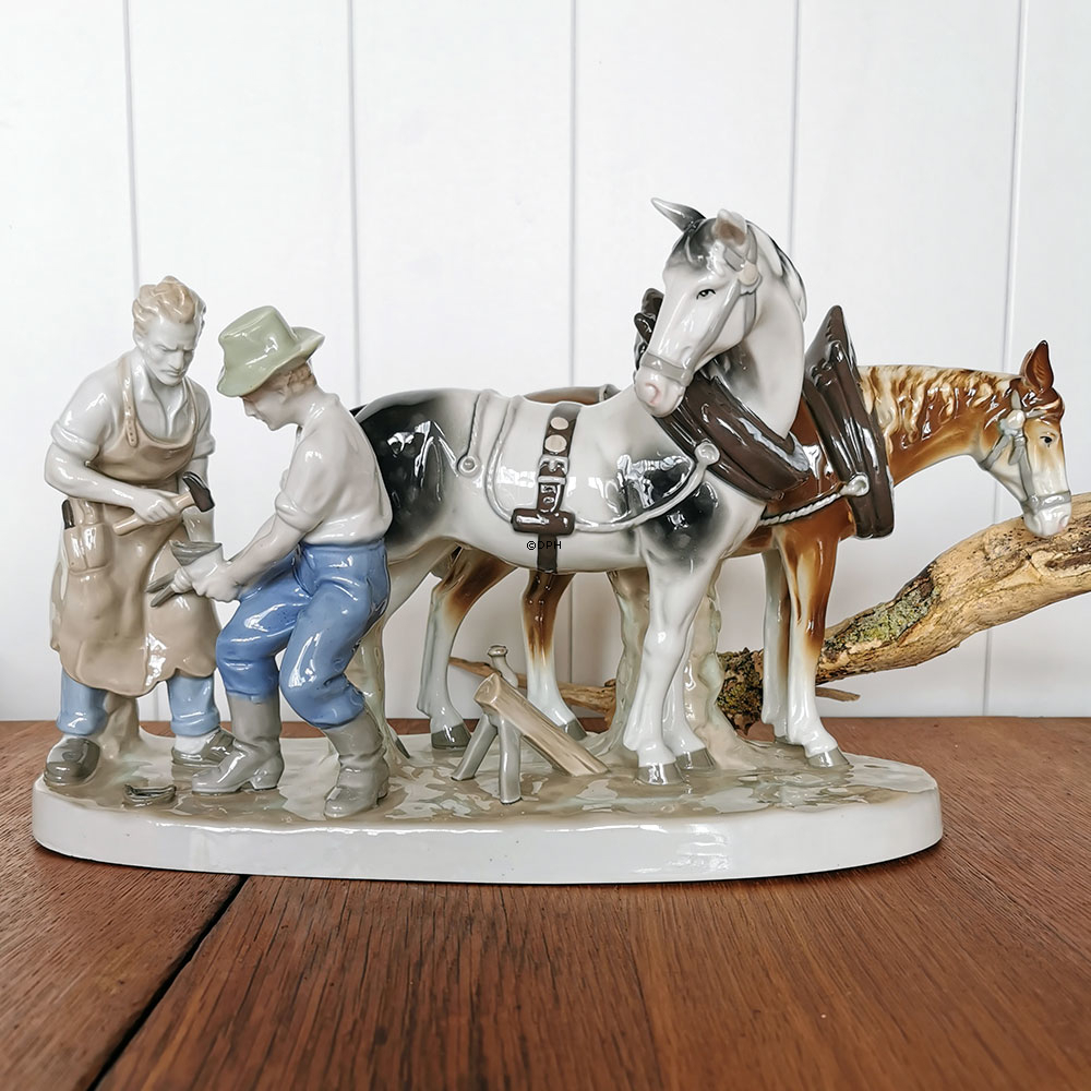 Gräfenthal Thüringen figur af beslagsmed, som skoer pløjende hest