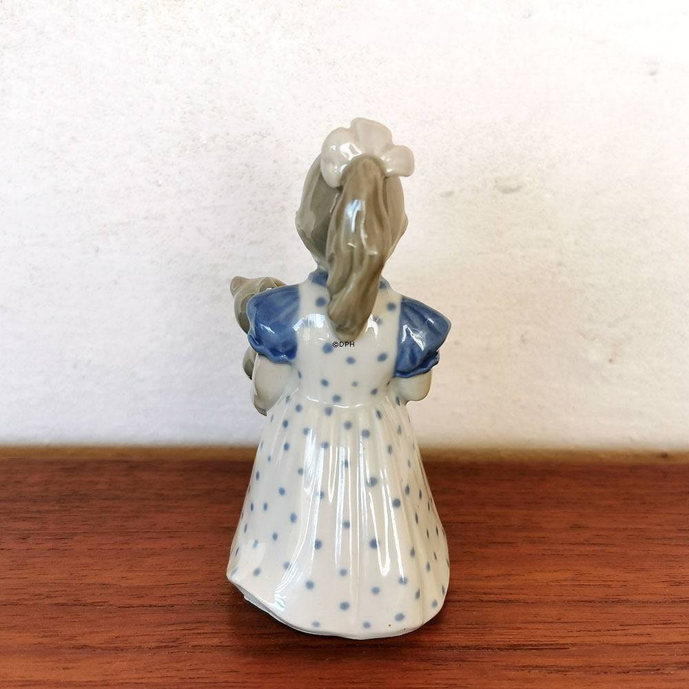 Pige med bamse, mærket GDR nr. 10572