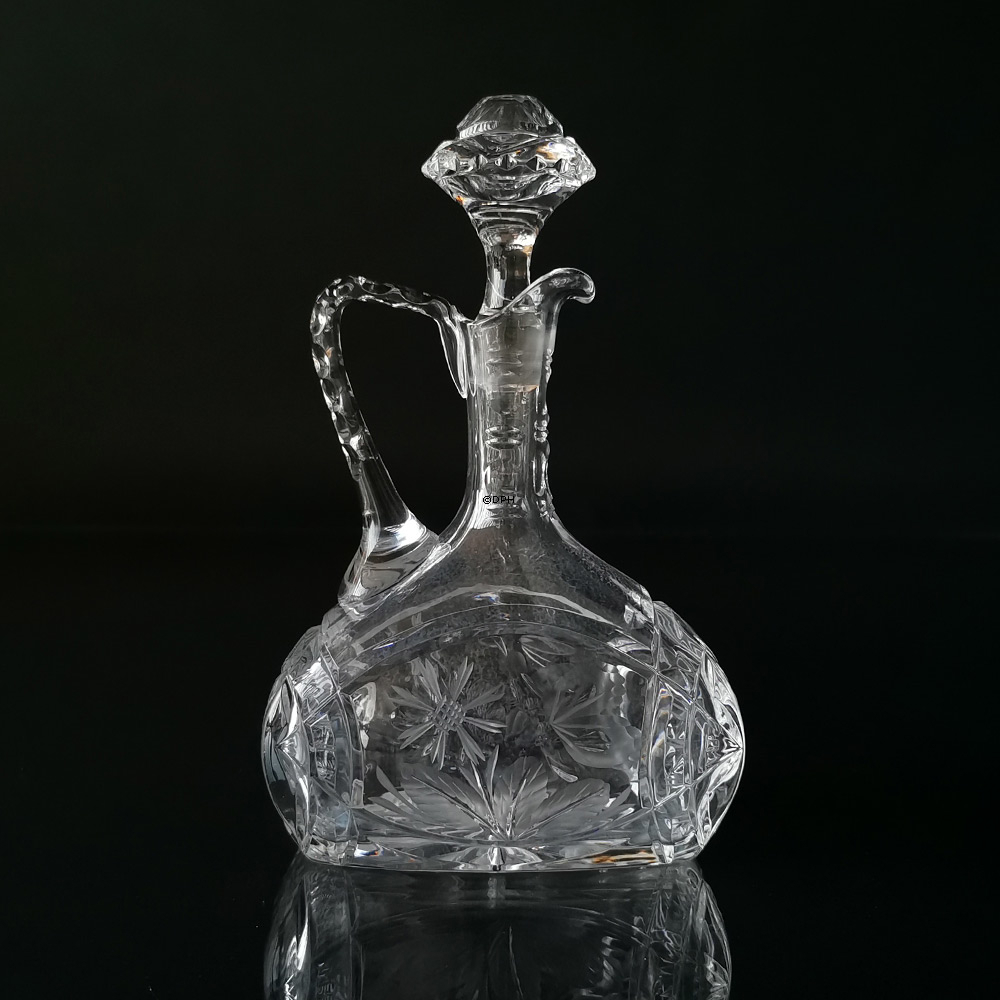 Karaffel i glas med slibninger