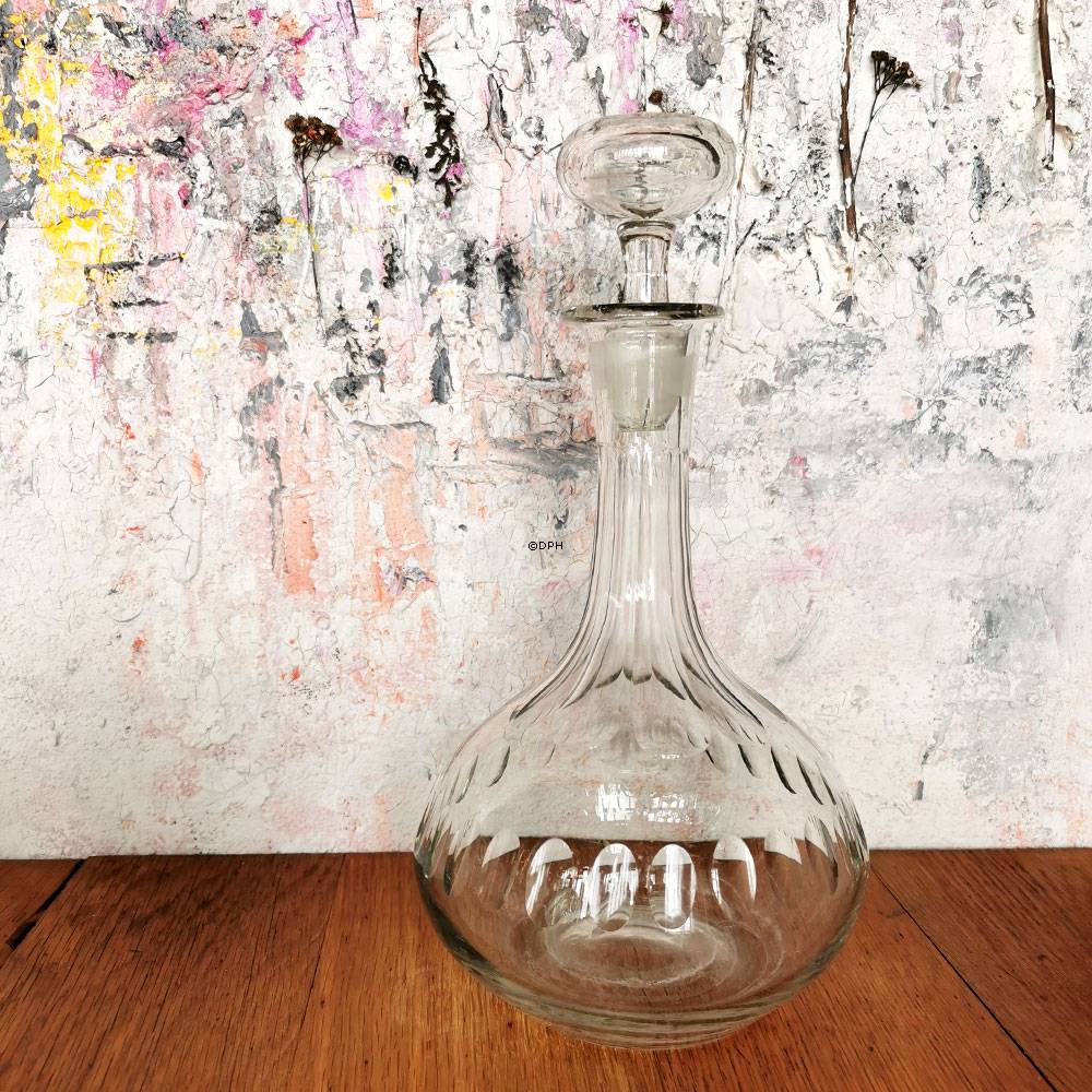 Karaffel i glas med slibninger