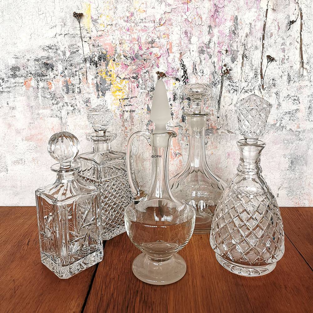 Karaffel i glas med slibninger