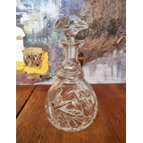 Karaffel i glas med slibninger på prop og fod