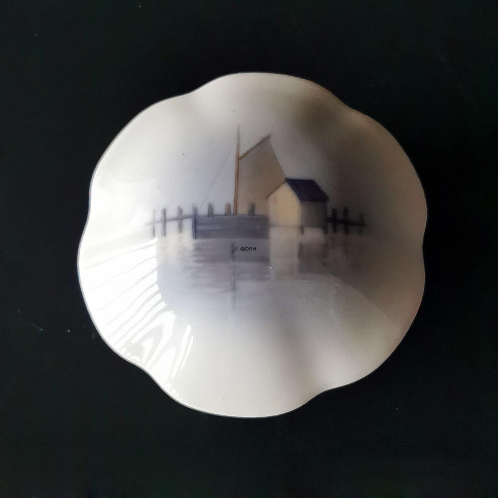 Bonbonniere med motiv af fiskekutter, Bing & Grøndahl