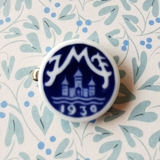 Royal Copenhagen porcelæns broche, JMF 1930